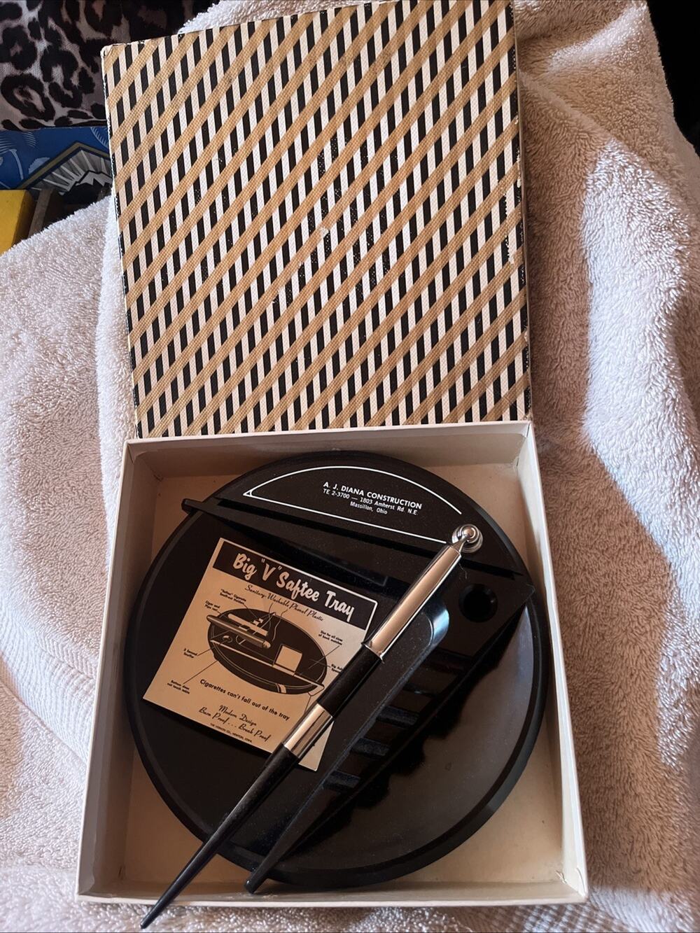 Mid-Century Saftee Big V Atomic Pen Ashtray In Original Box